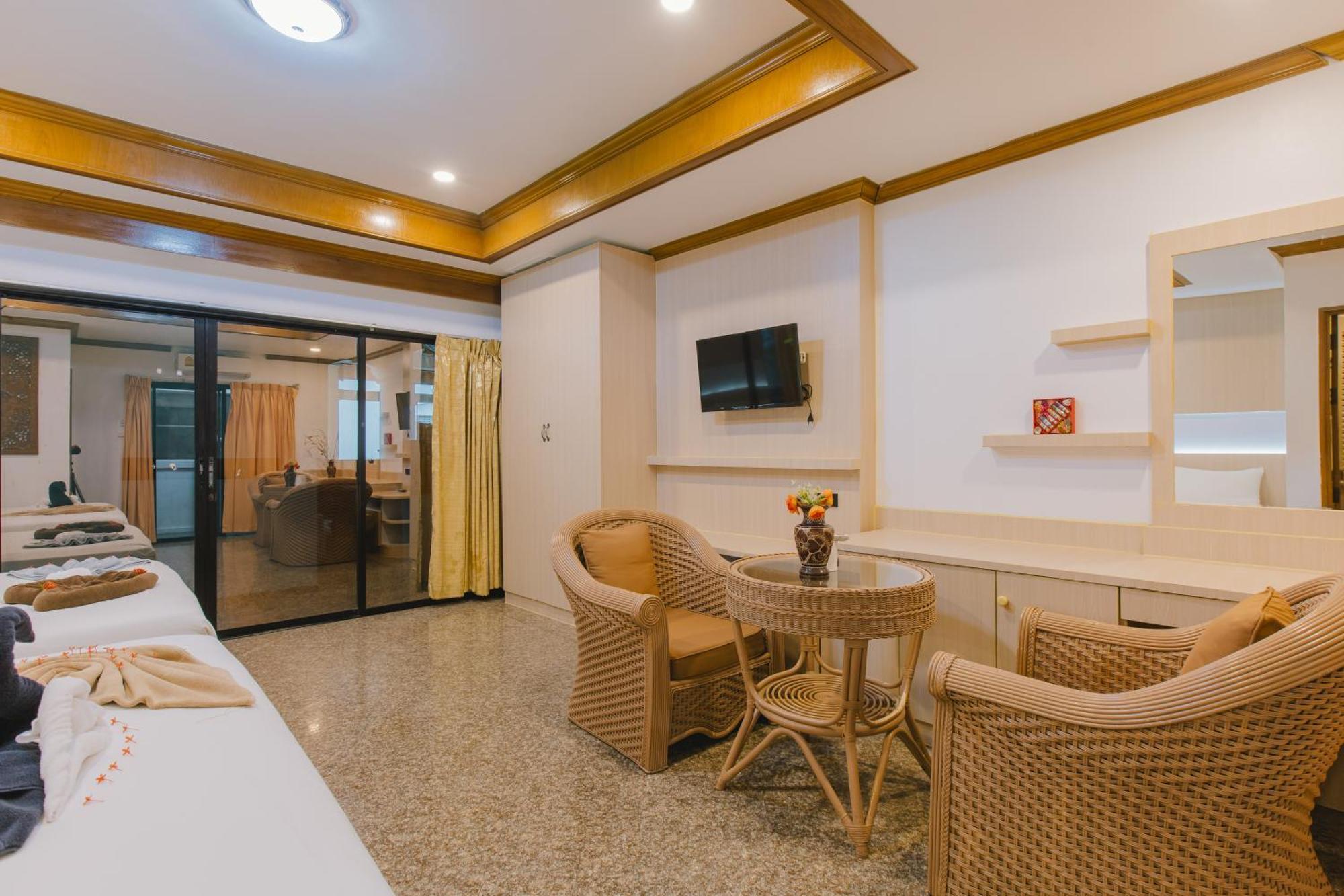 Royal Prince Residence Patong Exterior foto